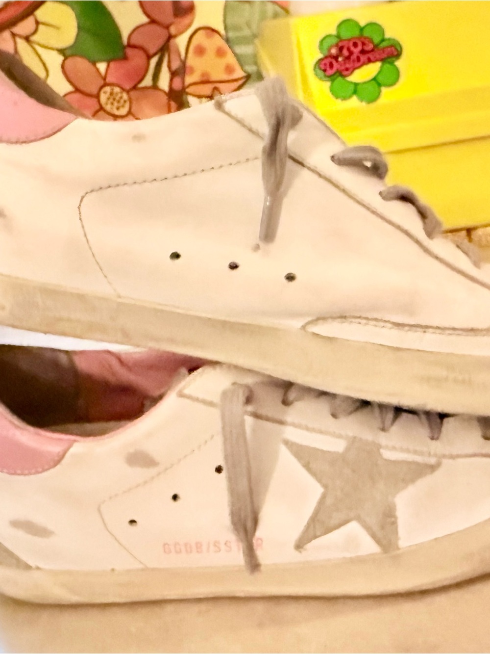 Golden Goose women’s superstar White and Pink Low-Top Sneakers with Gray Star - Picture 11 of 13